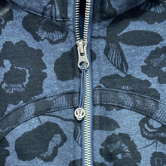 Lululemon Scuba Hoodie II: Flat Inky Floral Heathered Inkwell Deep Coal- Size 8 - Picture 6 of 9